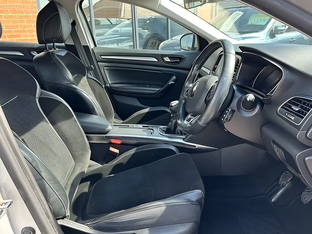 Used 2016 Renault Megane Dynamique Nav Silver - Interior and Exterior details 9