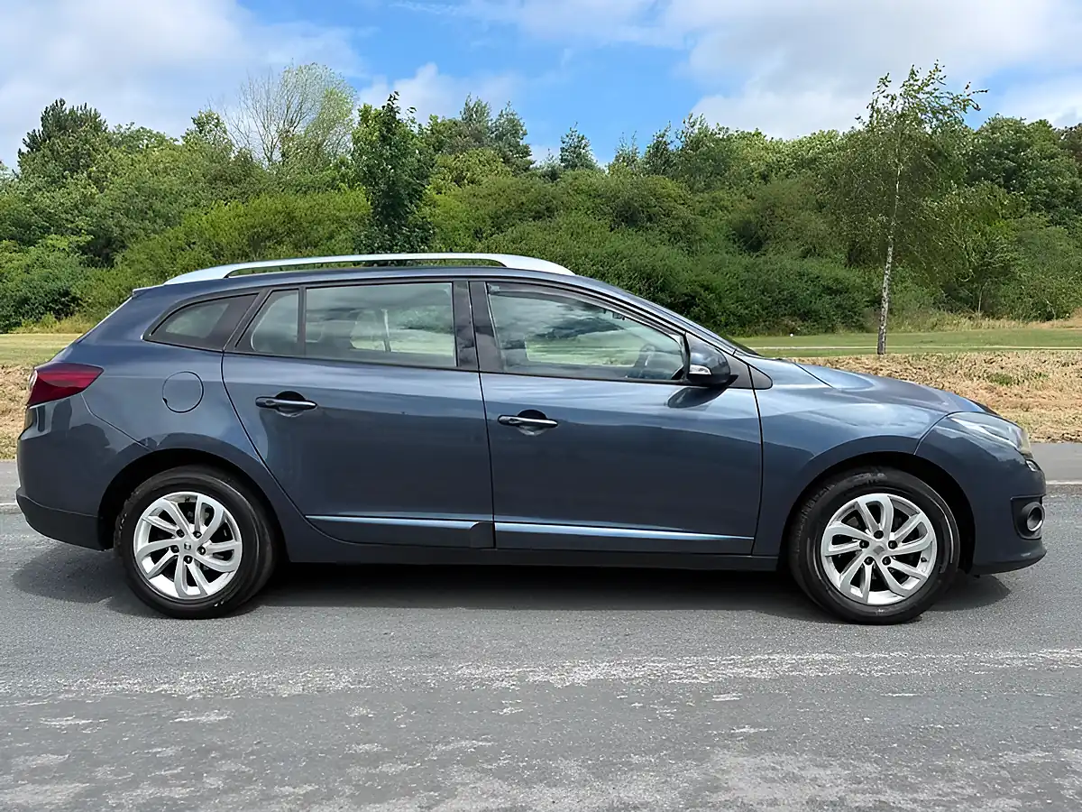 Used 2016 Renault Megane Dynamique Nav Sport Tourer Grey - Front View