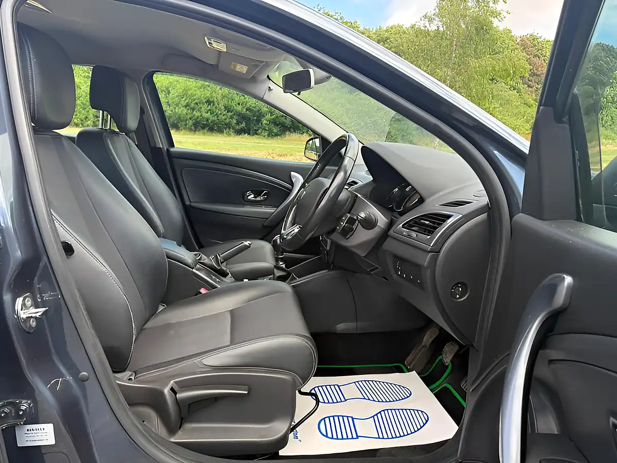 Used 2016 Renault Megane Dynamique Nav Sport Tourer Grey - Interior and Exterior details 10