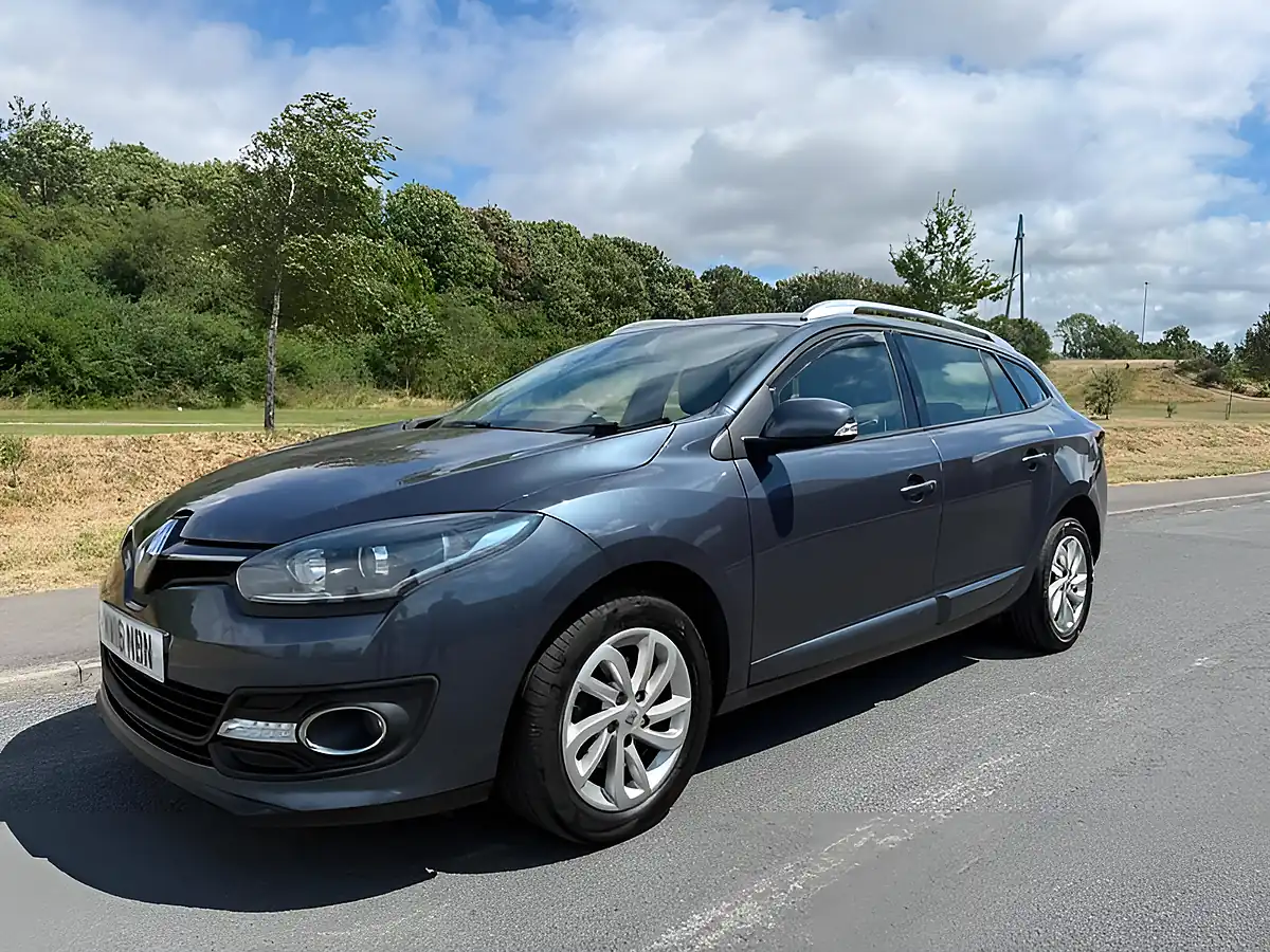 Used 2016 Renault Megane Dynamique Nav Sport Tourer Grey - Interior and Exterior details 5