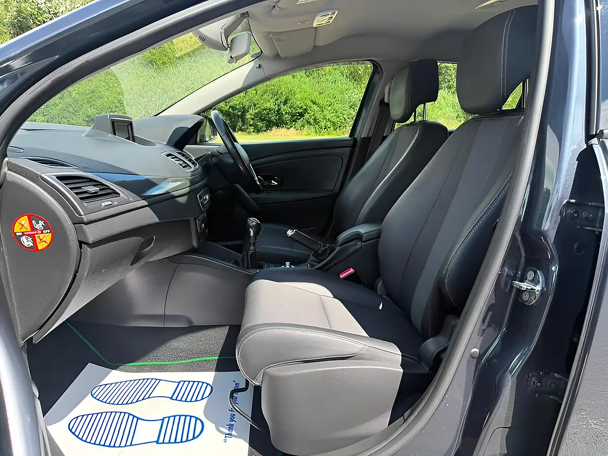 Used 2016 Renault Megane Dynamique Nav Sport Tourer Grey - Interior and Exterior details 6