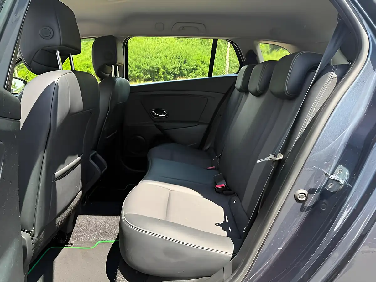 Used 2016 Renault Megane Dynamique Nav Sport Tourer Grey - Interior and Exterior details 7