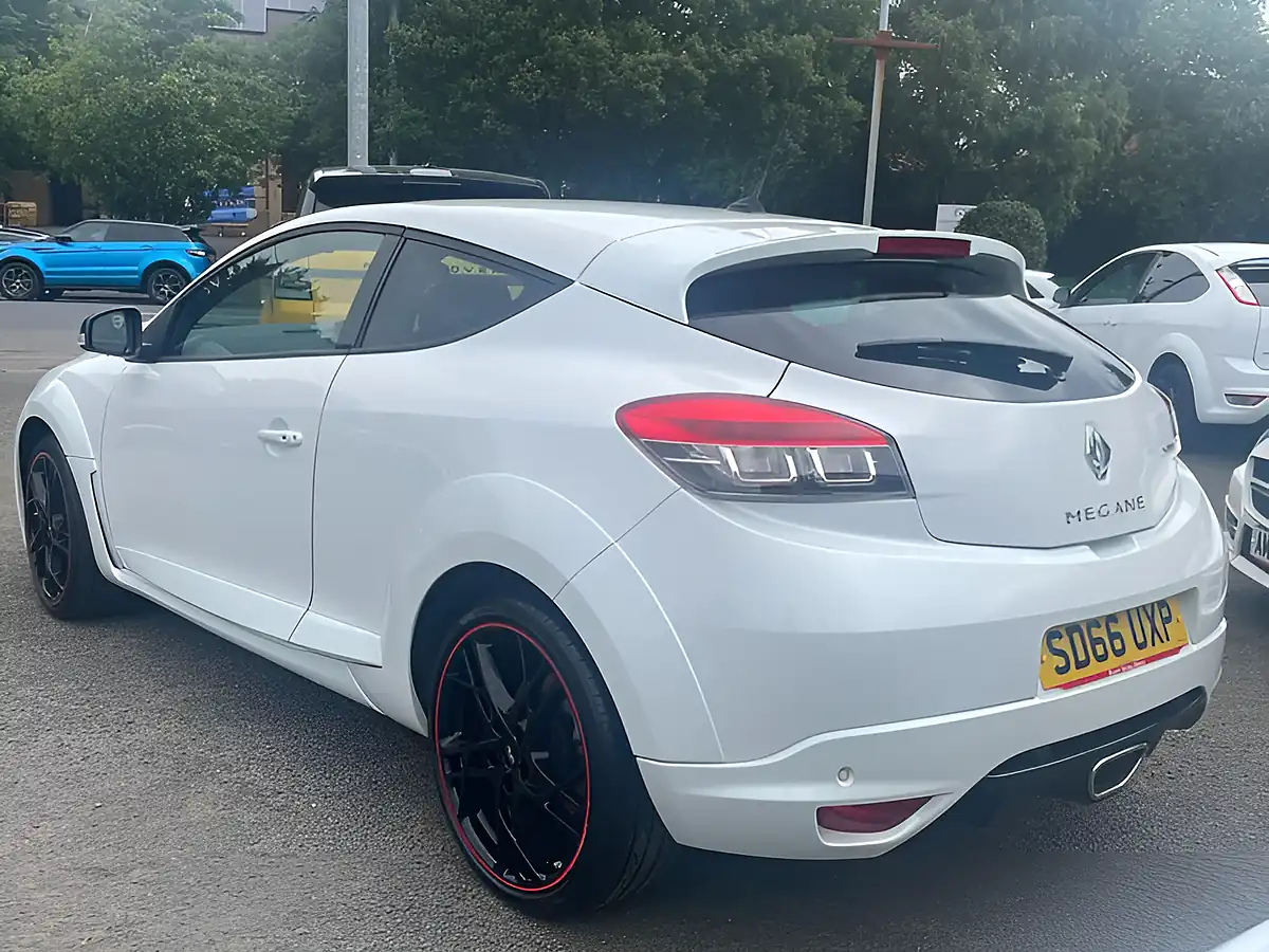 Used 2016 Renault Megane Renaultsport Nav White - Interior and Exterior details 6