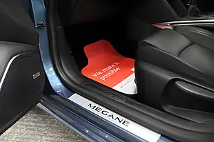 Used 2016 Renault Megane Signature Nav Blue - Interior and Exterior details 14