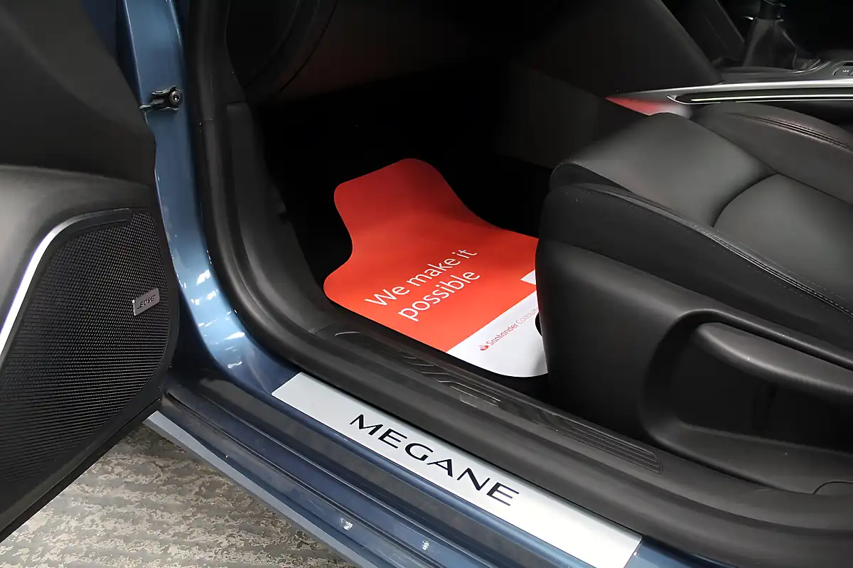 Used 2016 Renault Megane Signature Nav Blue - Interior and Exterior details 14
