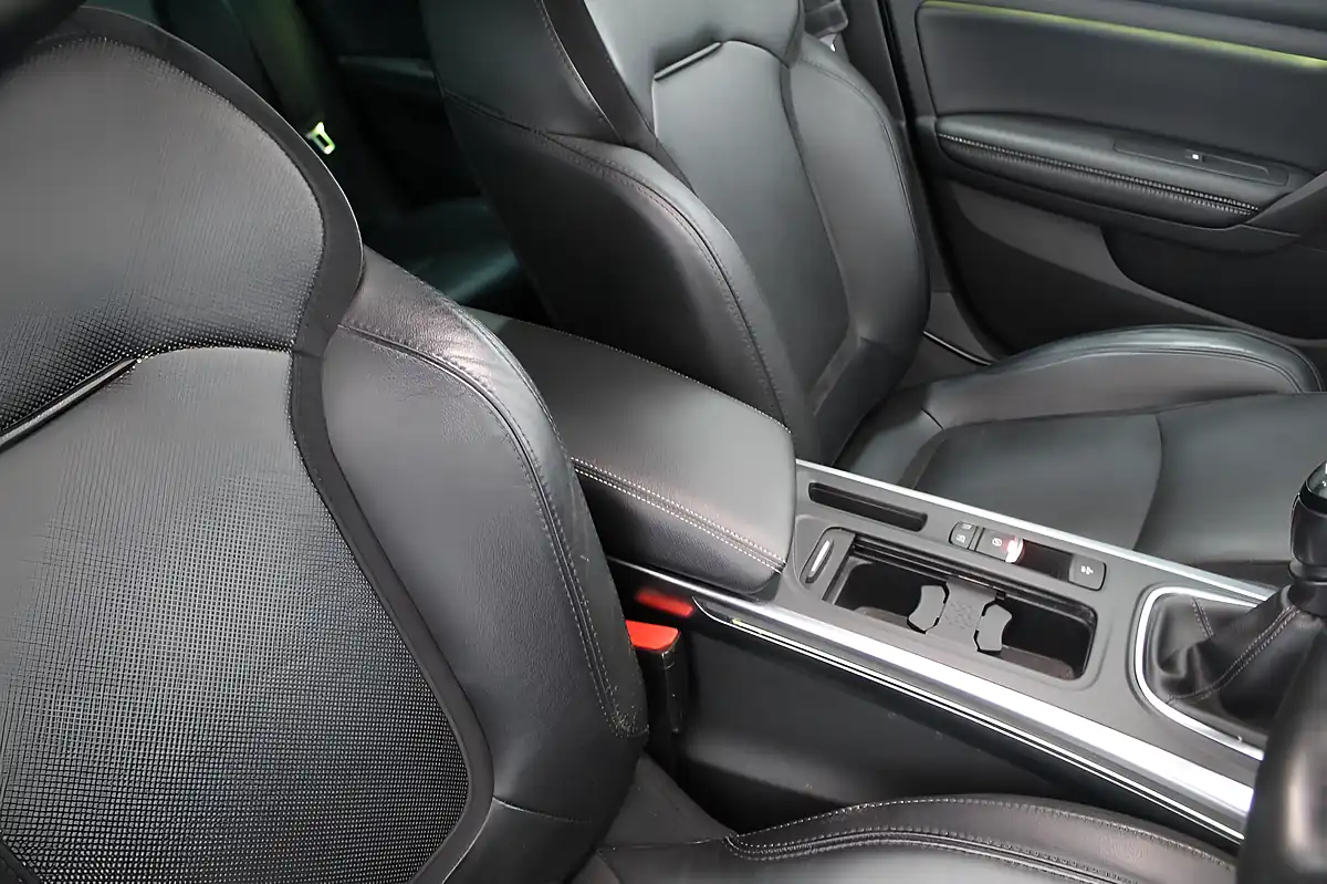 Used 2016 Renault Megane Signature Nav Blue - Interior and Exterior details 15