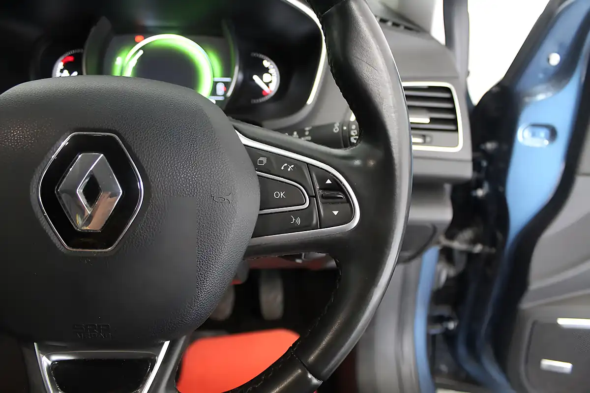 Used 2016 Renault Megane Signature Nav Blue - Interior and Exterior details 16
