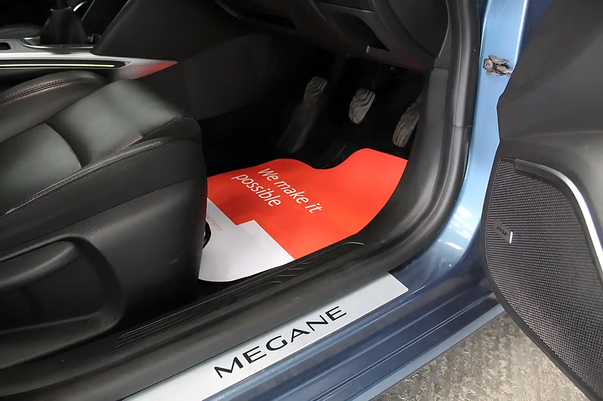 Used 2016 Renault Megane Signature Nav Blue - Interior and Exterior details 17