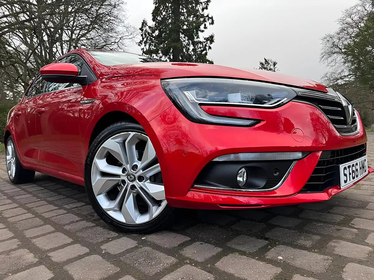 Used 2016 Renault Megane Signature Nav Red - Front View