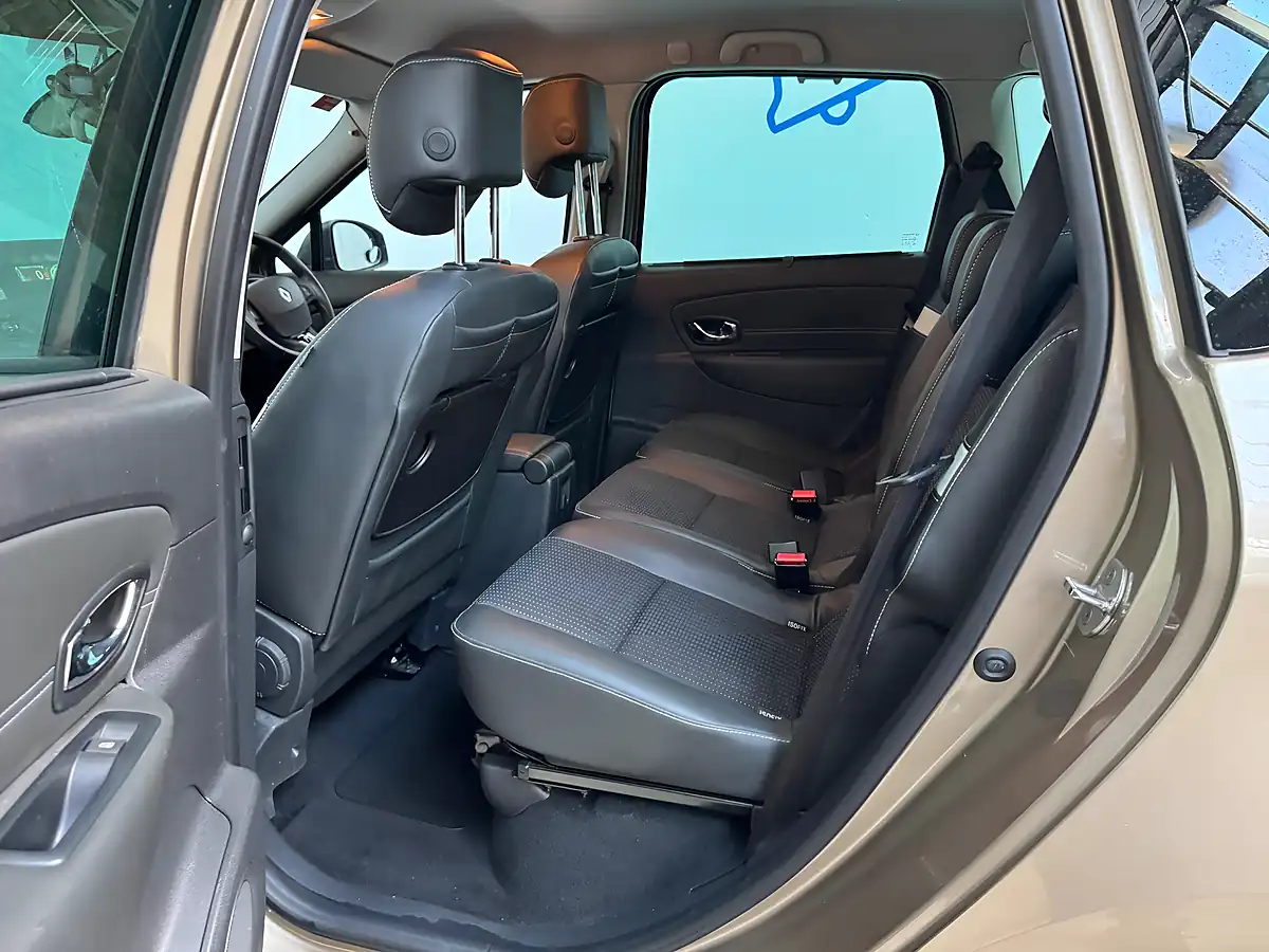 Used 2016 Renault Scenic Dynamique Nav Dune Beige - Interior and Exterior details 10