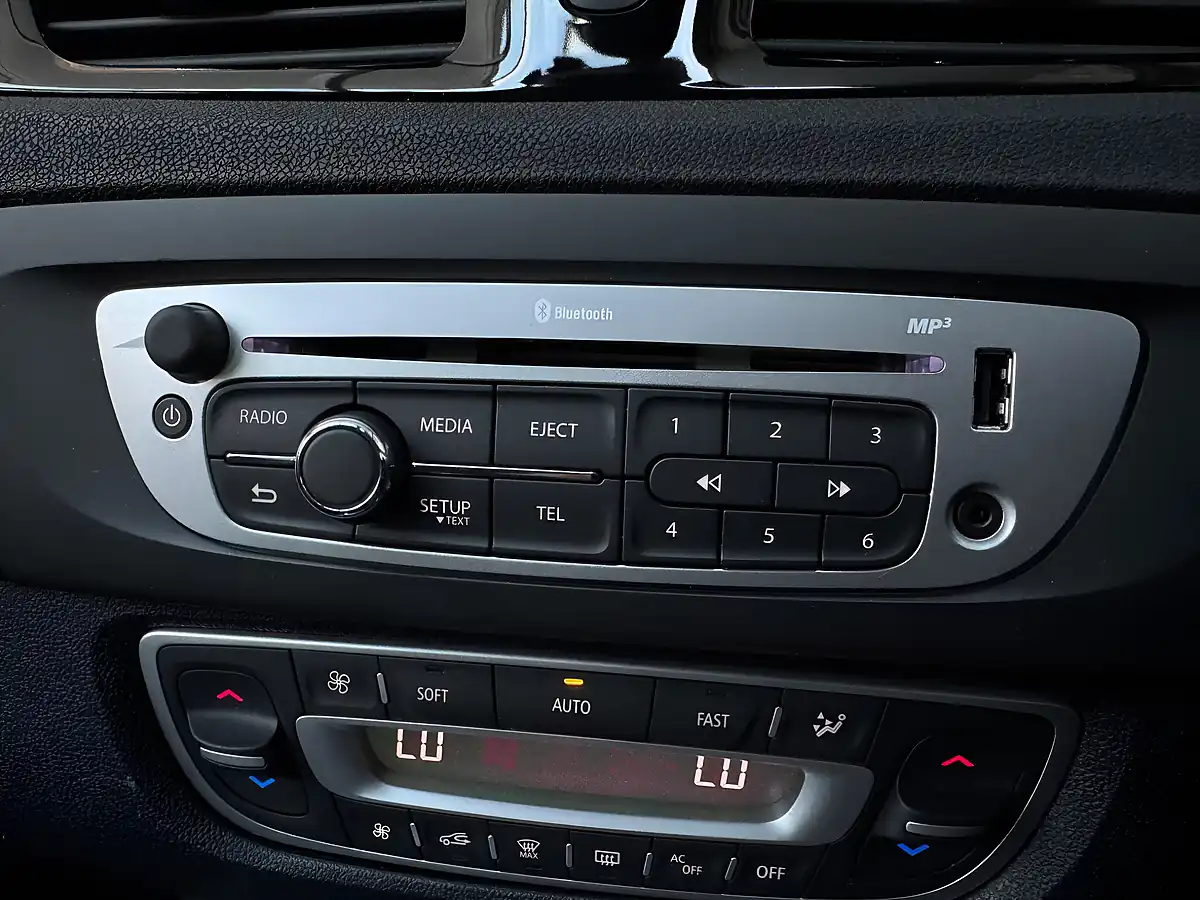 Used 2016 Renault Scenic Dynamique Nav Dune Beige - Interior and Exterior details 14