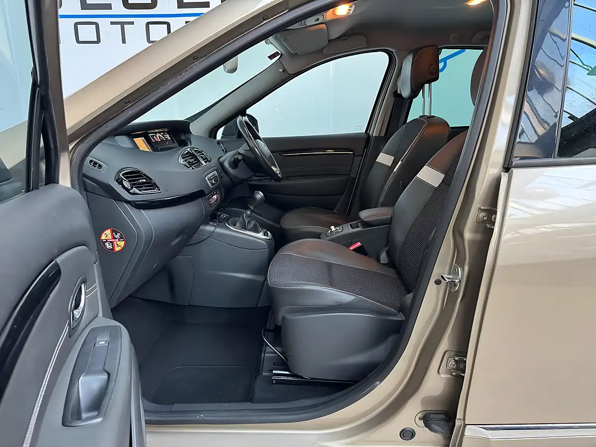 Used 2016 Renault Scenic Dynamique Nav Dune Beige - Interior and Exterior details 9