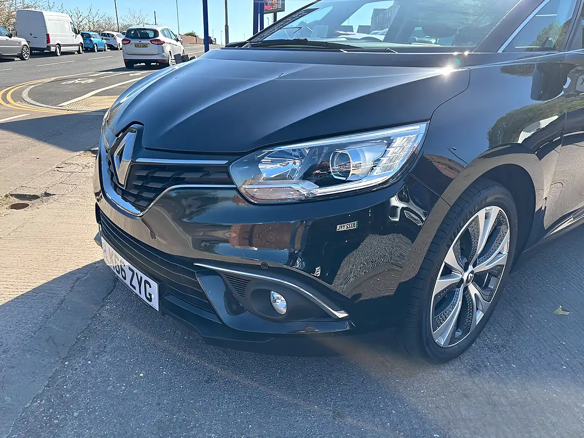 Used 2016 Renault Scenic Dynamique S Nav Black - Interior and Exterior details 7