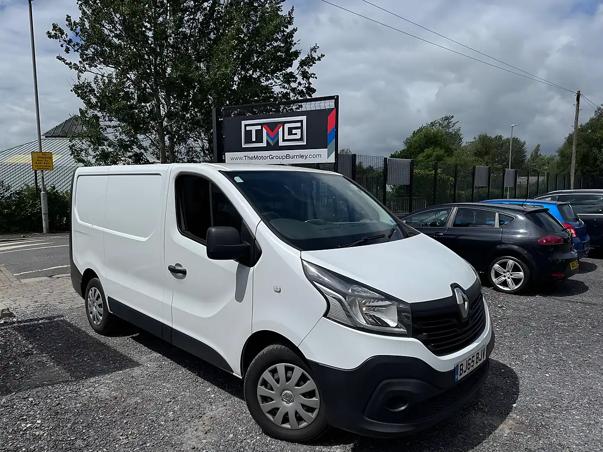 Used 2016 Renault Trafic 29 Business Swb Glacier White - Front View