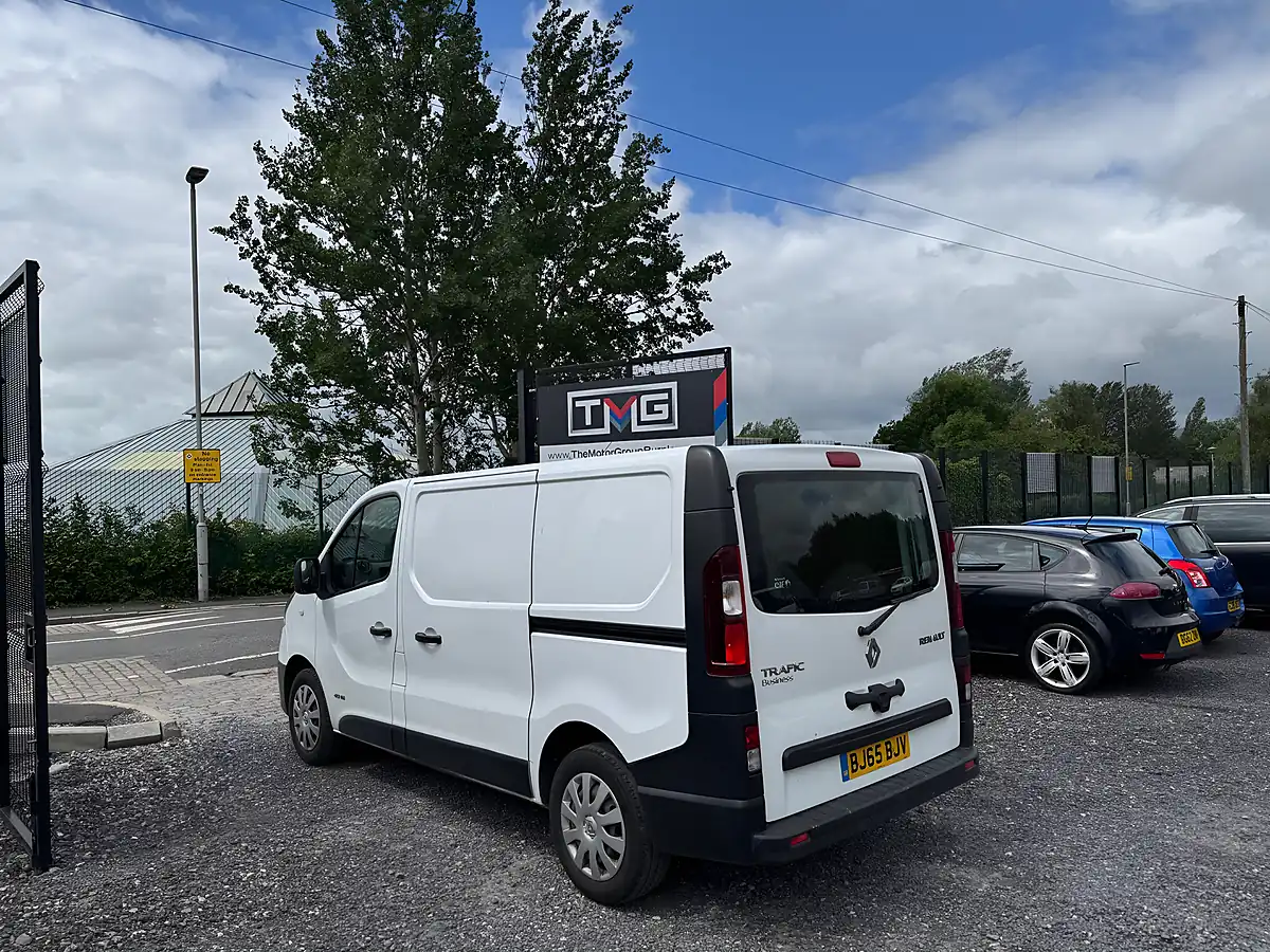 Used 2016 Renault Trafic 29 Business Swb Glacier White - Interior and Exterior details 2