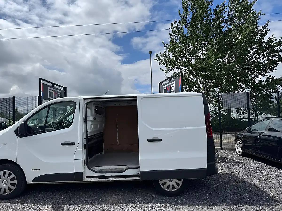 Used 2016 Renault Trafic 29 Business Swb Glacier White - Interior and Exterior details 3