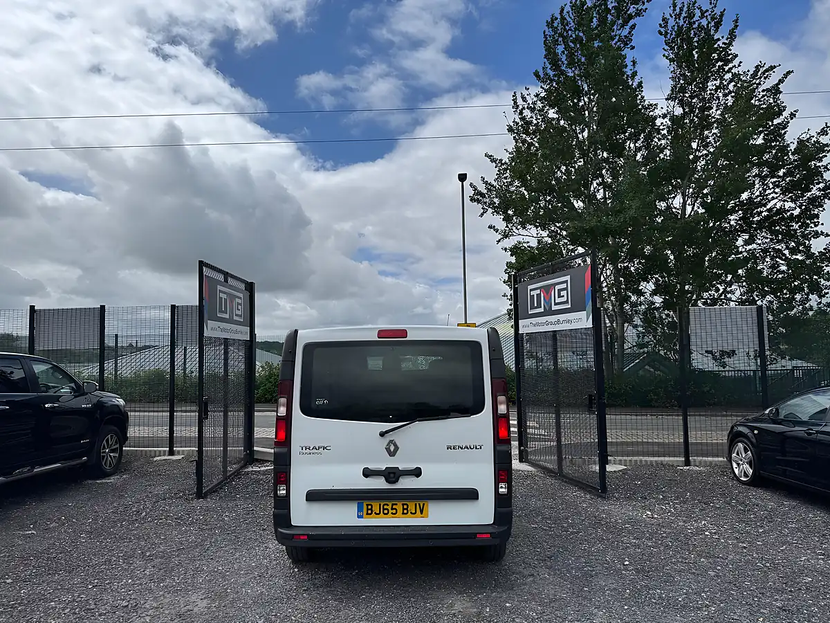 Used 2016 Renault Trafic 29 Business Swb Glacier White - Interior and Exterior details 7