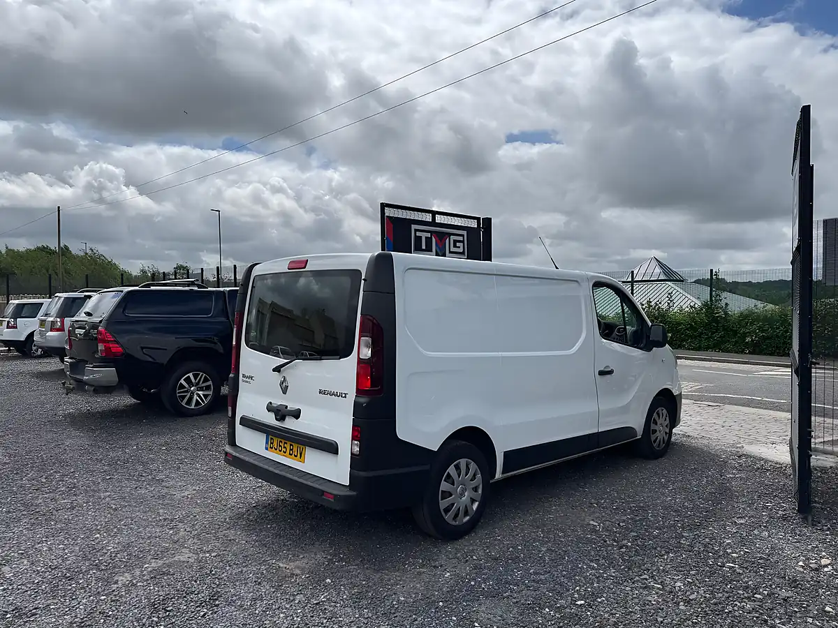 Used 2016 Renault Trafic 29 Business Swb Glacier White - Interior and Exterior details 8
