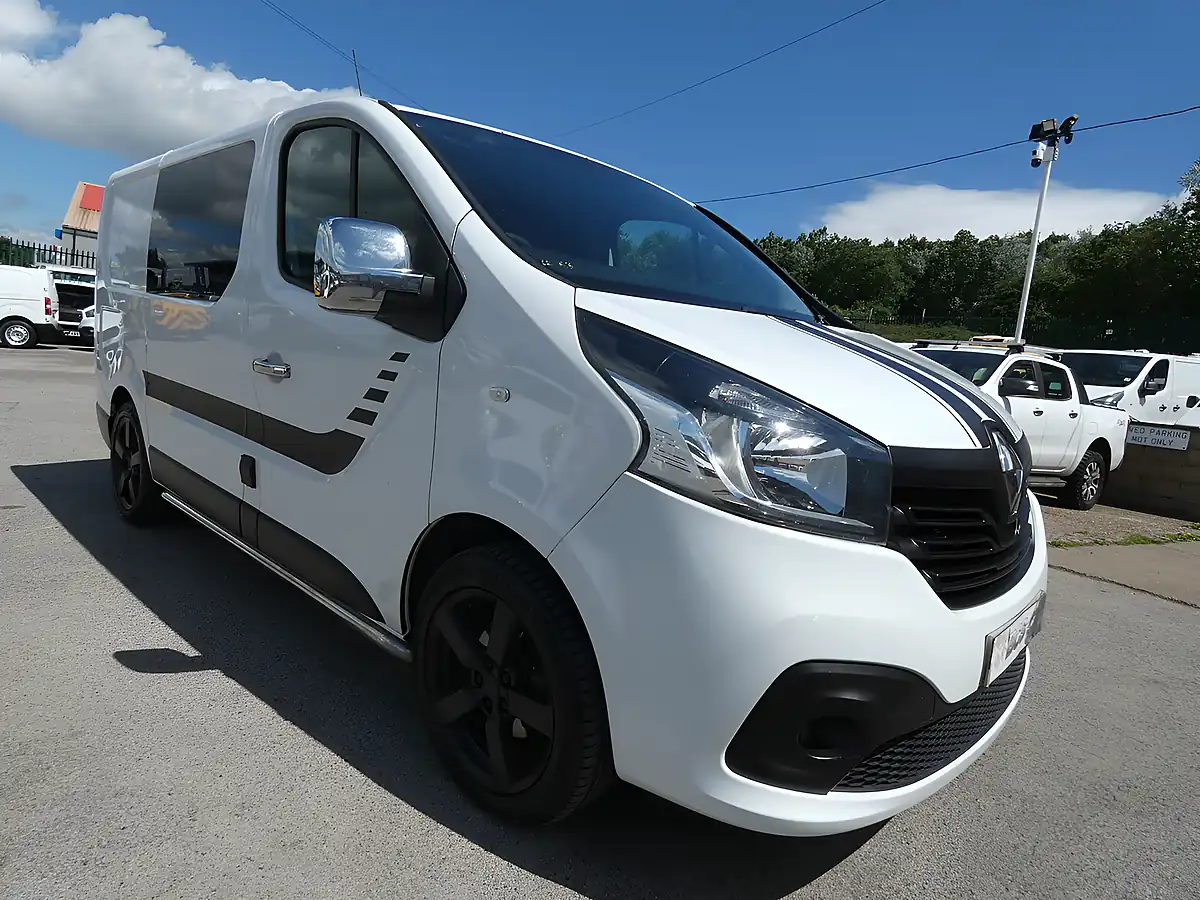 Used 2016 Renault Trafic Business+ Glacier White - Interior and Exterior details 11