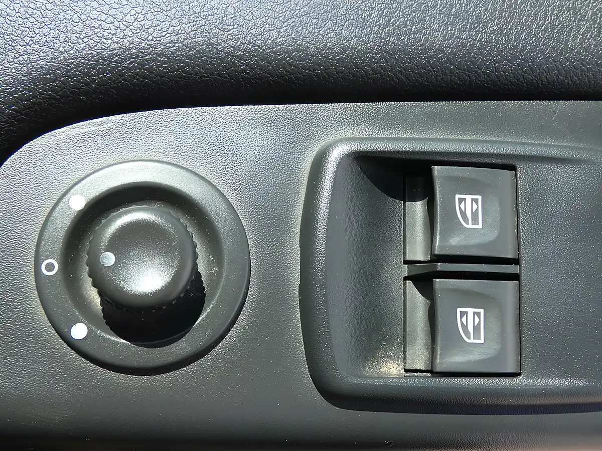 Used 2016 Renault Trafic Business+ Glacier White - Interior and Exterior details 14