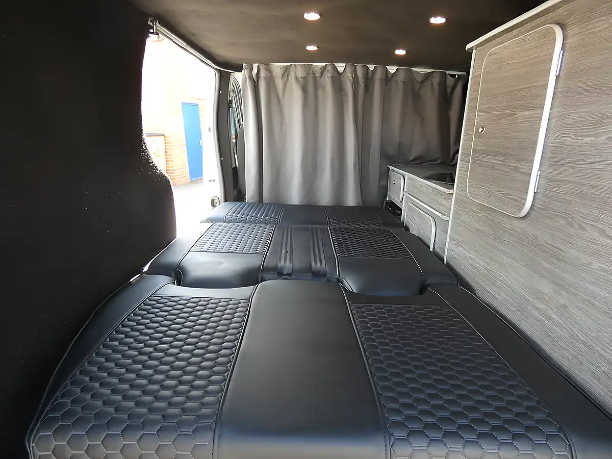 Used 2016 Renault Trafic Business+ Glacier White - Interior and Exterior details 20
