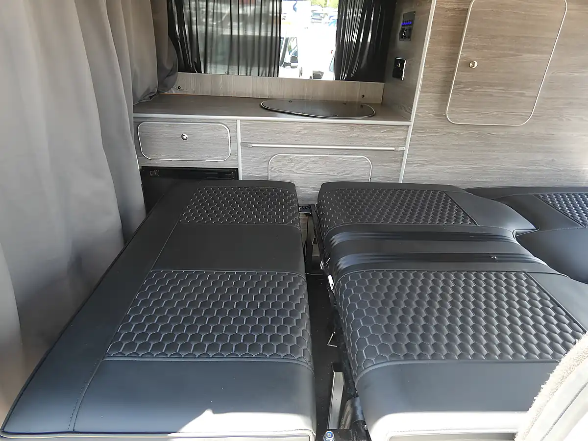 Used 2016 Renault Trafic Business+ Glacier White - Interior and Exterior details 3