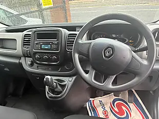Used 2016 Renault Trafic Business Panel Van Glacier White - Interior and Exterior details 13