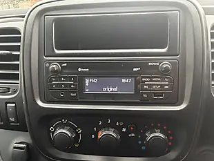 Used 2016 Renault Trafic Business Panel Van Glacier White - Interior and Exterior details 15