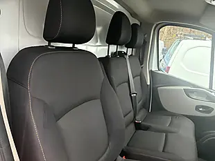 Used 2016 Renault Trafic Business Panel Van Glacier White - Interior and Exterior details 16
