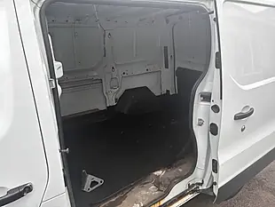 Used 2016 Renault Trafic Business Panel Van Glacier White - Interior and Exterior details 18