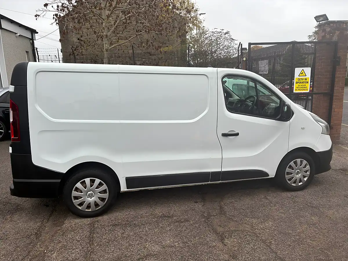 Used 2016 Renault Trafic Business Panel Van Glacier White - Interior and Exterior details 2