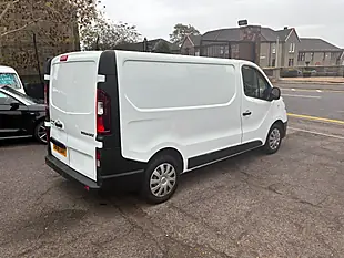 Used 2016 Renault Trafic Business Panel Van Glacier White - Interior and Exterior details 3