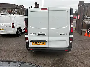 Used 2016 Renault Trafic Business Panel Van Glacier White - Interior and Exterior details 4
