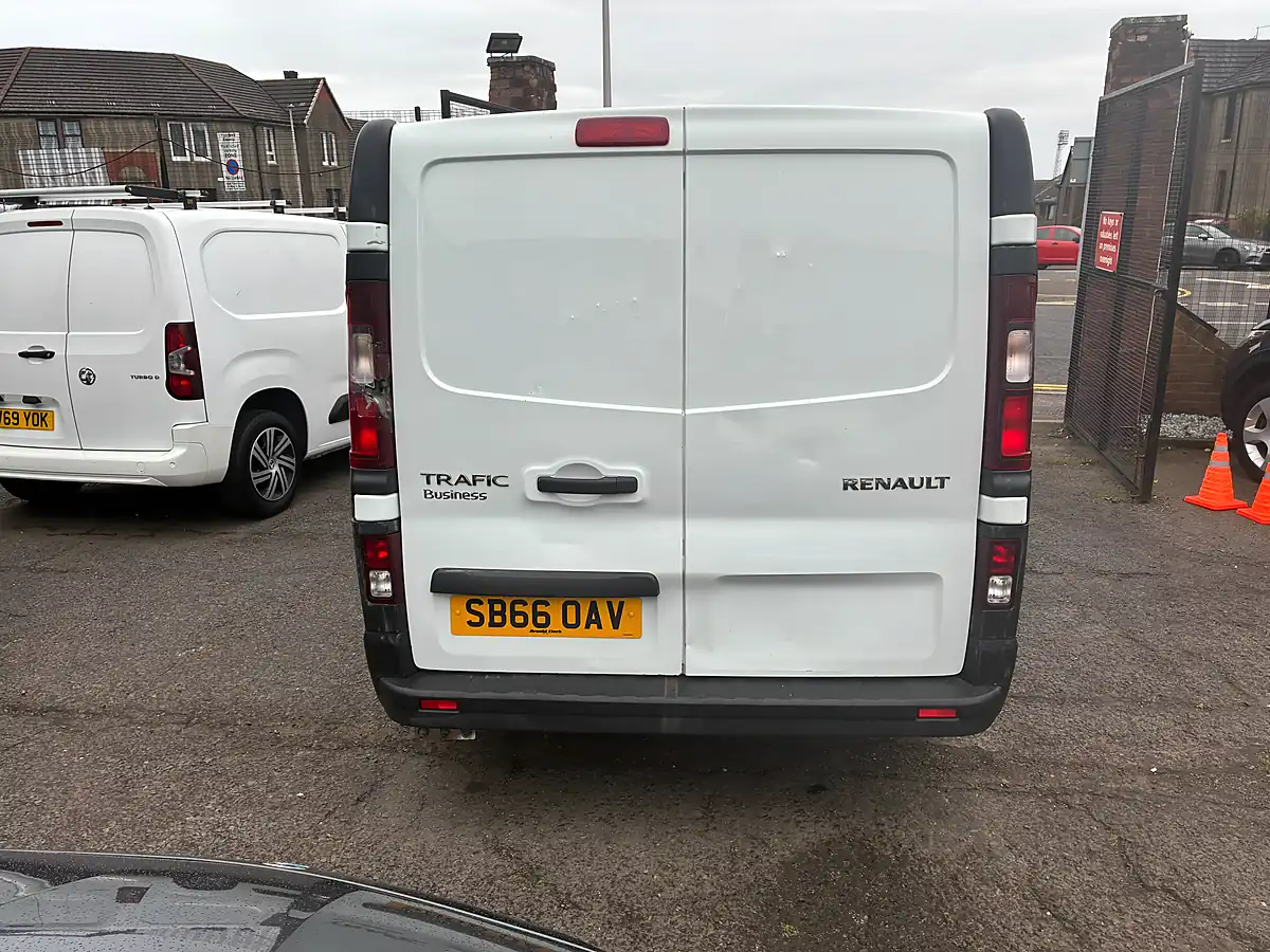 Used 2016 Renault Trafic Business Panel Van Glacier White - Interior and Exterior details 4