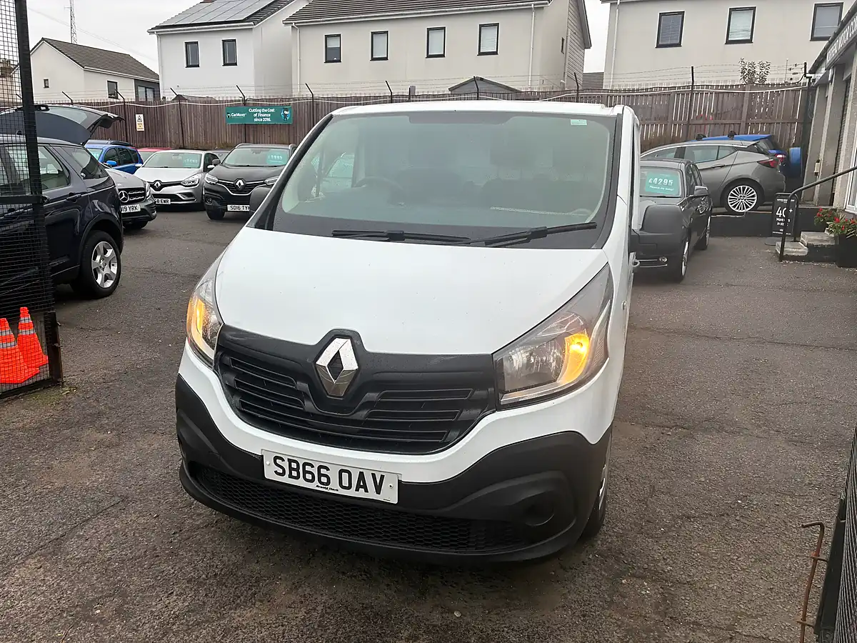 Used 2016 Renault Trafic Business Panel Van Glacier White - Interior and Exterior details 7