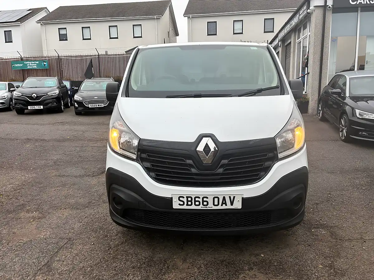 Used 2016 Renault Trafic Business Panel Van Glacier White - Interior and Exterior details 8