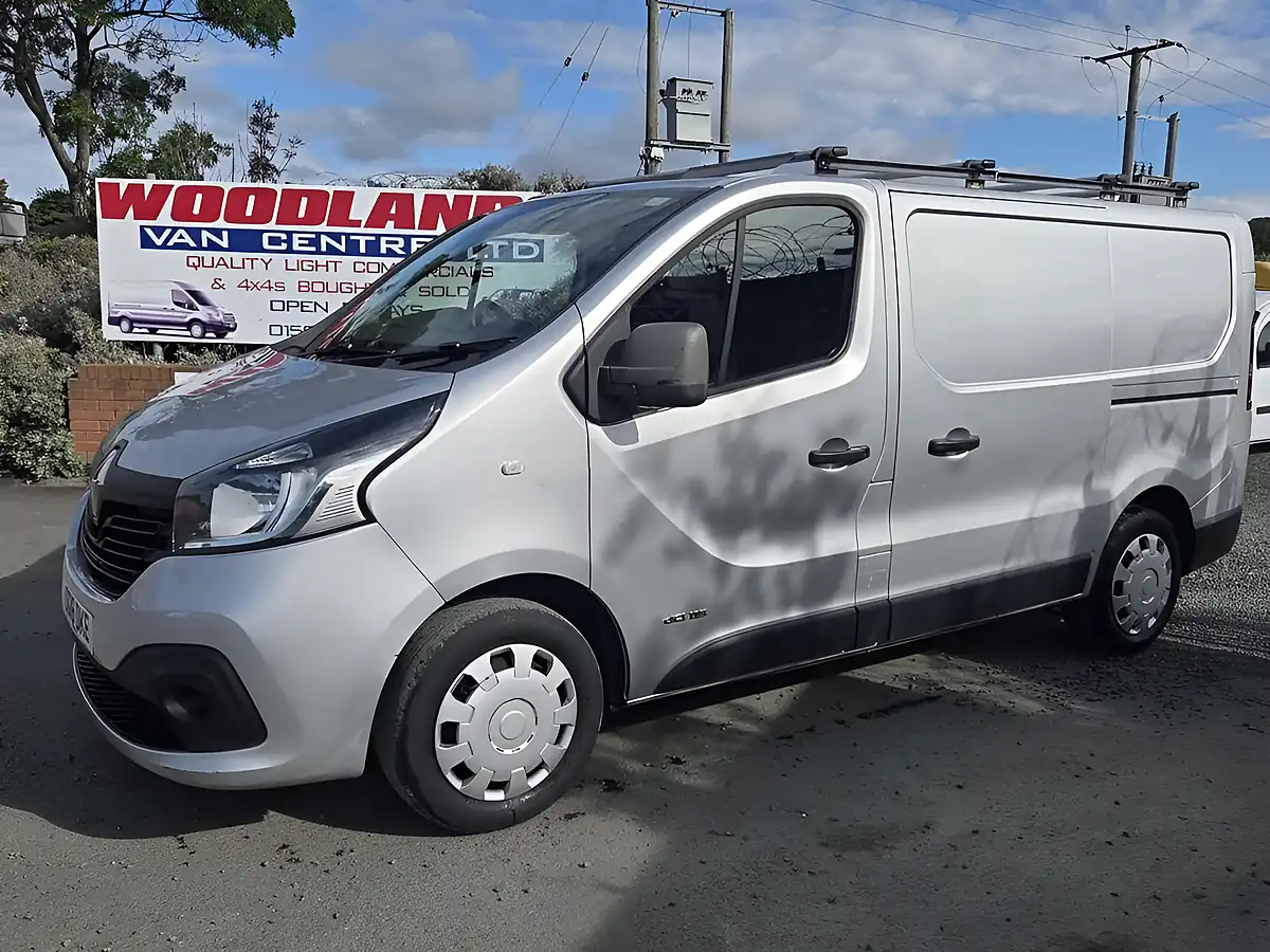 Used 2016 Renault Trafic Business+ Silver - Interior and Exterior details 4