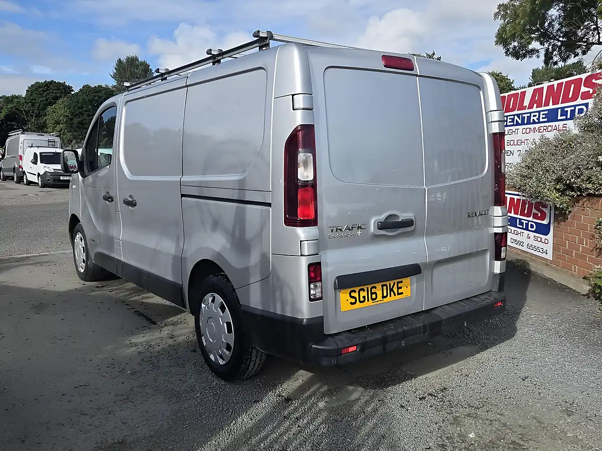 Used 2016 Renault Trafic Business+ Silver - Interior and Exterior details 5