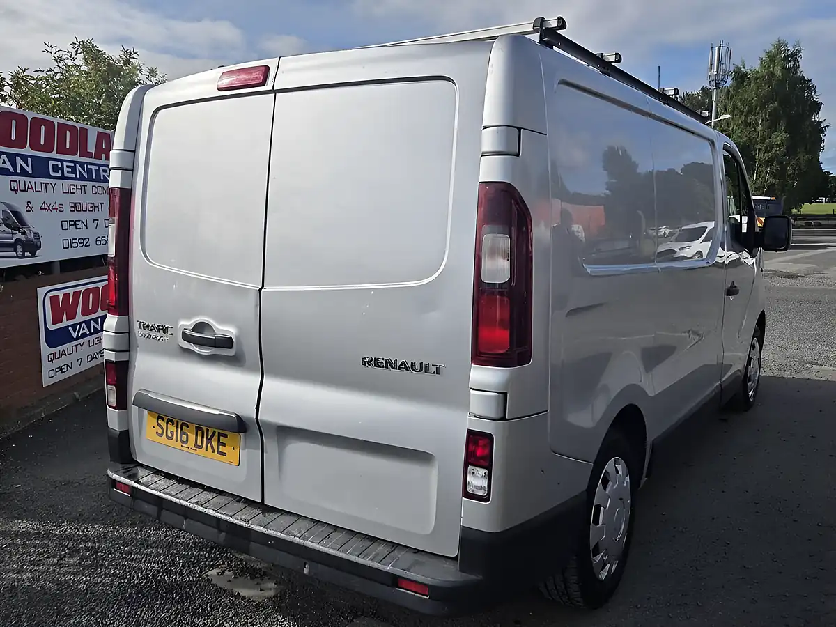 Used 2016 Renault Trafic Business+ Silver - Interior and Exterior details 6