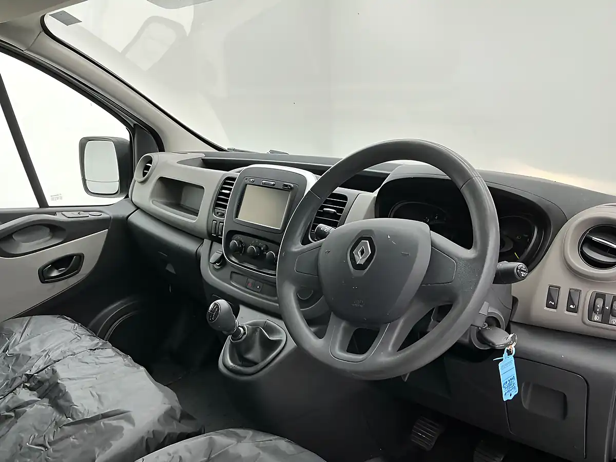 Used 2016 Renault Trafic Business White - Interior and Exterior details 10
