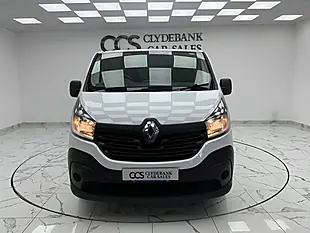 Used 2016 Renault Trafic Business White - Interior and Exterior details 11