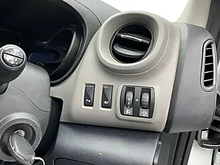 Used 2016 Renault Trafic Business White - Interior and Exterior details 12