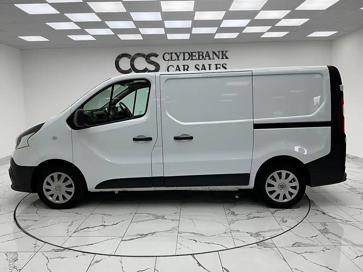 Used 2016 Renault Trafic Business White - Interior and Exterior details 2