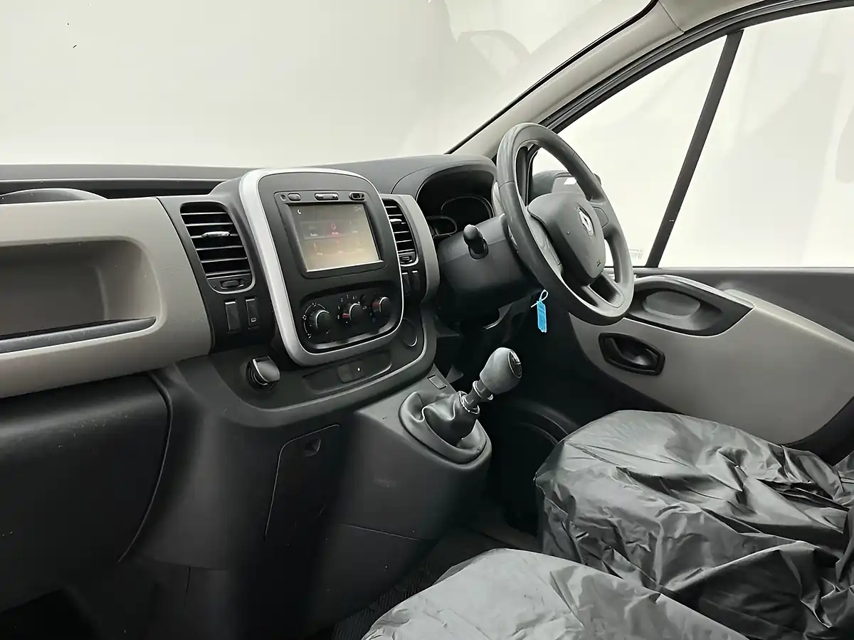 Used 2016 Renault Trafic Business White - Interior and Exterior details 20