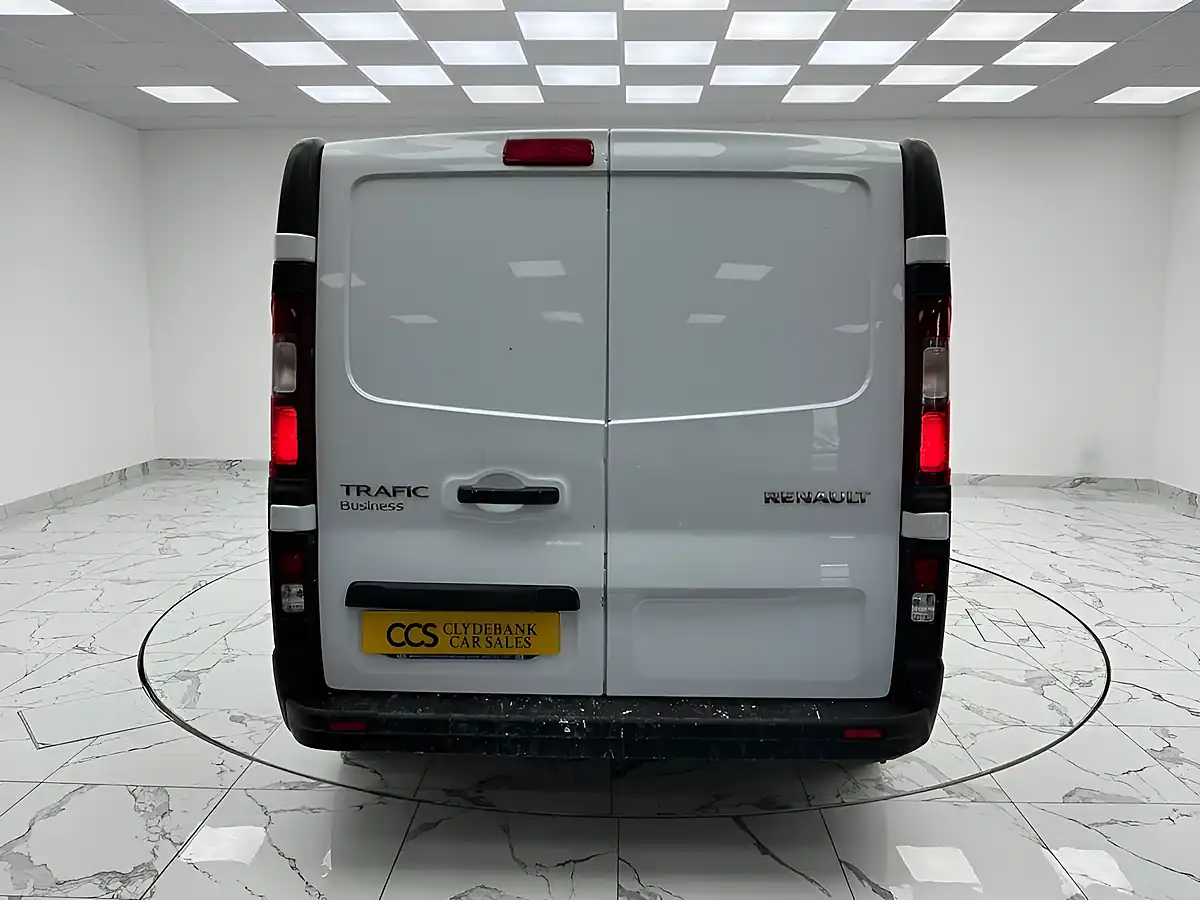 Used 2016 Renault Trafic Business White - Interior and Exterior details 4