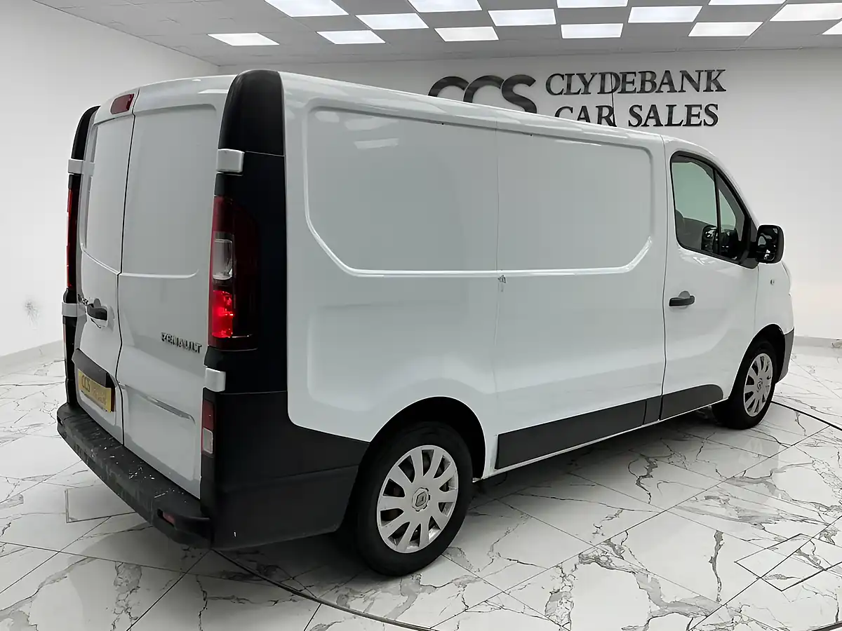 Used 2016 Renault Trafic Business White - Interior and Exterior details 5