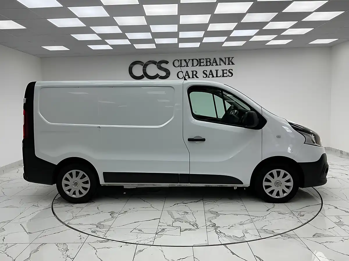 Used 2016 Renault Trafic Business White - Interior and Exterior details 6