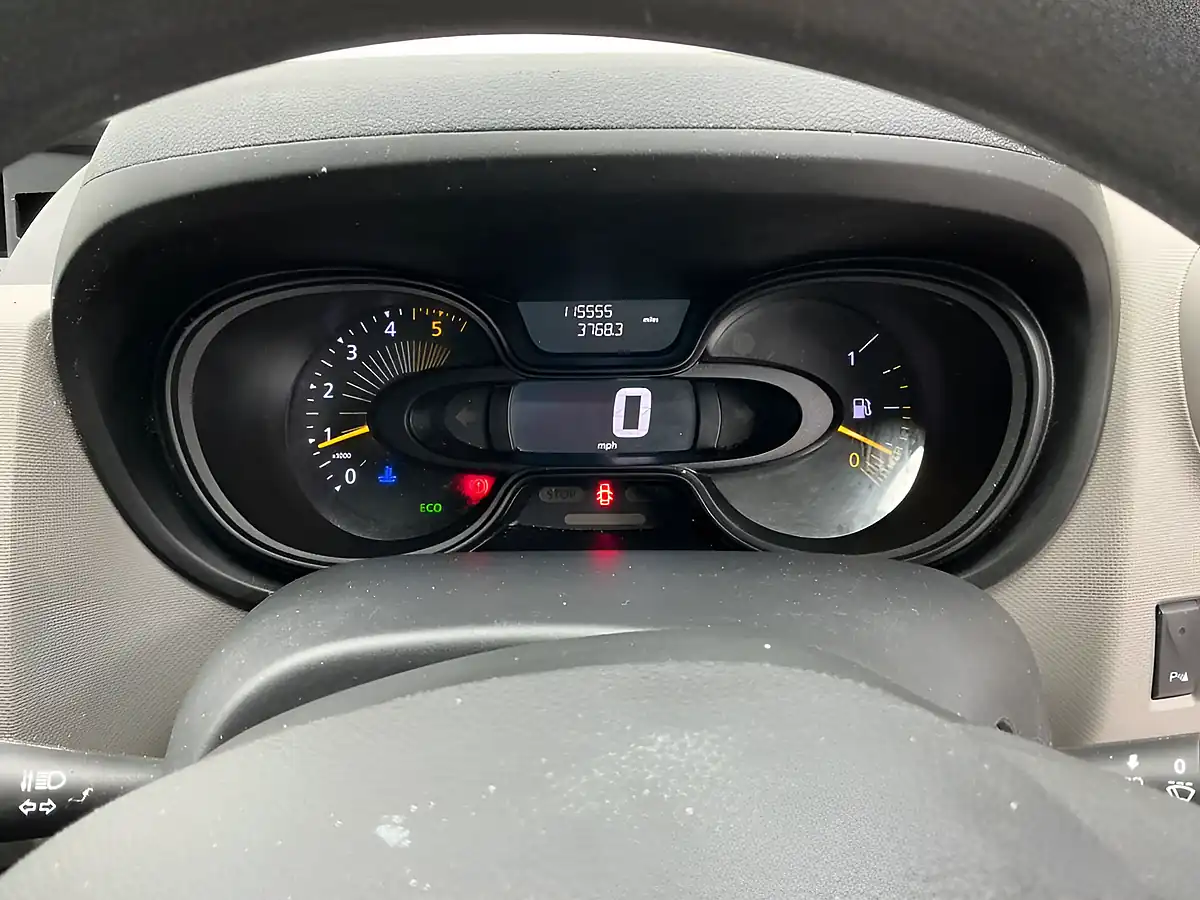 Used 2016 Renault Trafic Business White - Interior and Exterior details 8