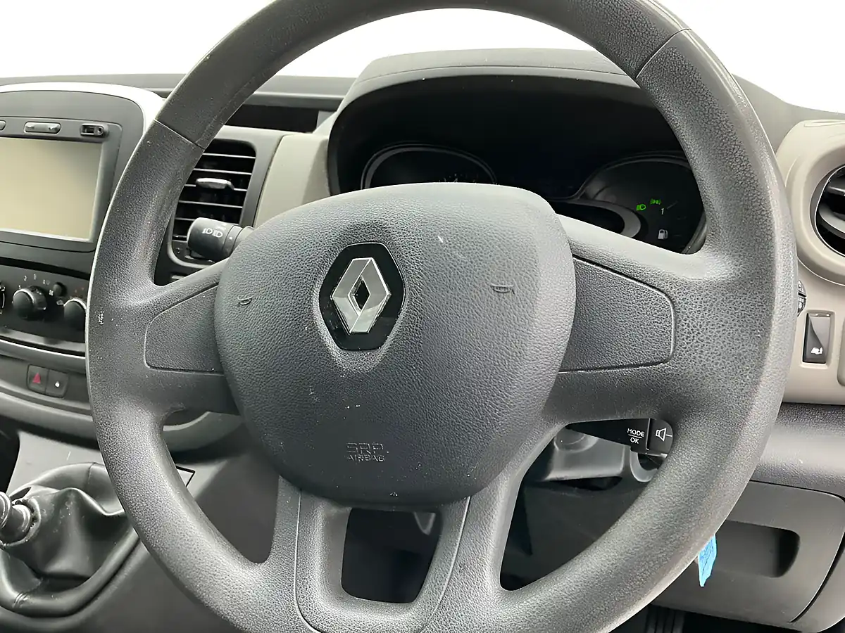 Used 2016 Renault Trafic Business White - Interior and Exterior details 9