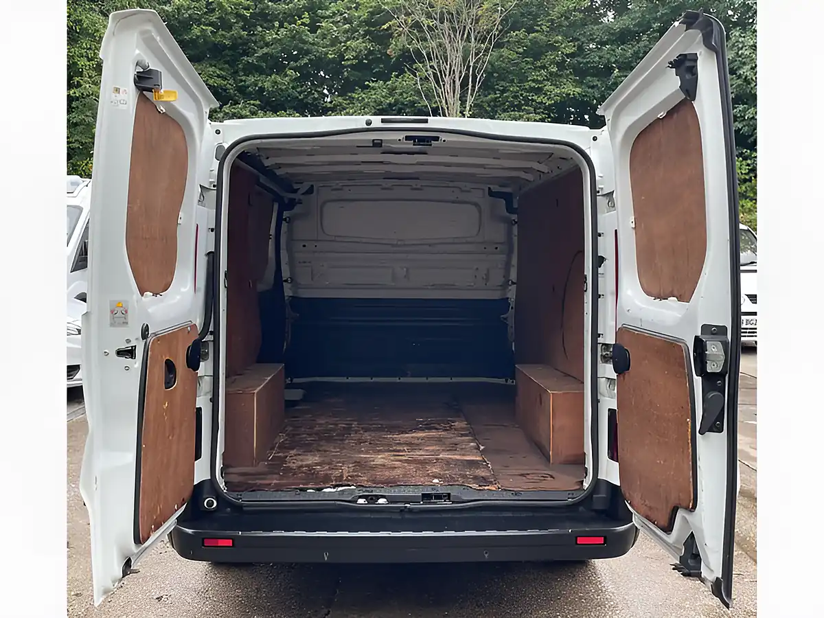 Used 2016 Renault Trafic Business+ White - Interior and Exterior details 10